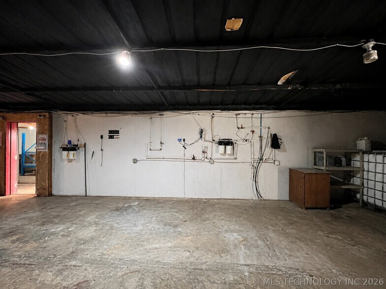 More Photos Of 5268 S Highway 377, Kingston Bar For Sale