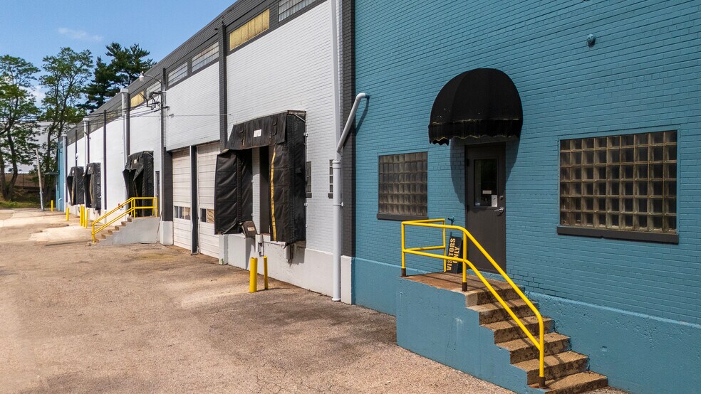 More Photos Of 995 Home Ave, Akron Distribution For Lease