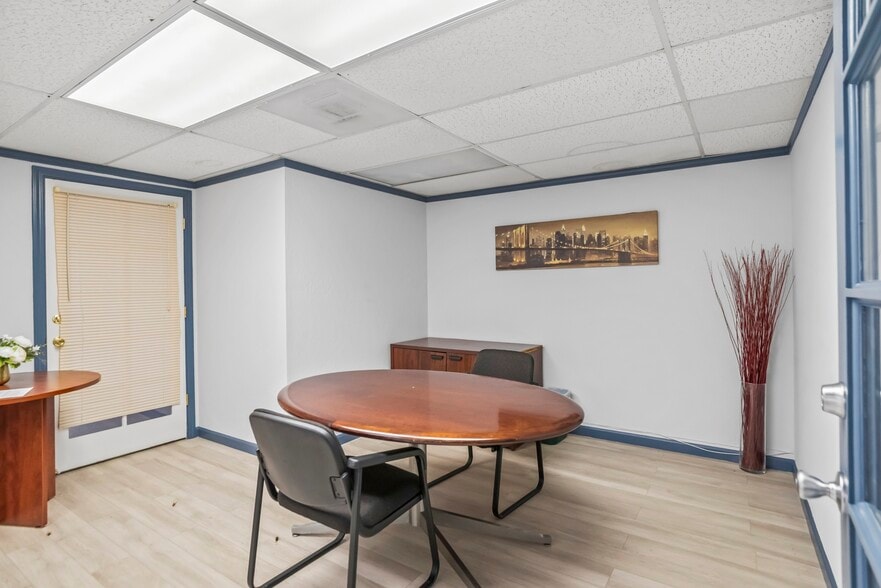 More Photos Of 1376 N 4th St, San Jose Light Distribution For Sale