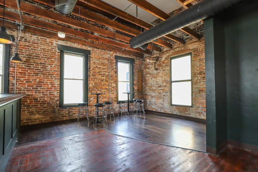 More Photos Of 109 S Main St, Gainesville Restaurant For Sale