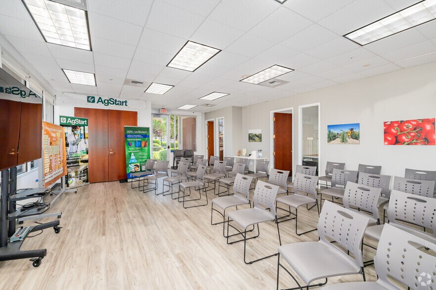 More Photos Of 1100 Main St, Woodland Medical For Lease