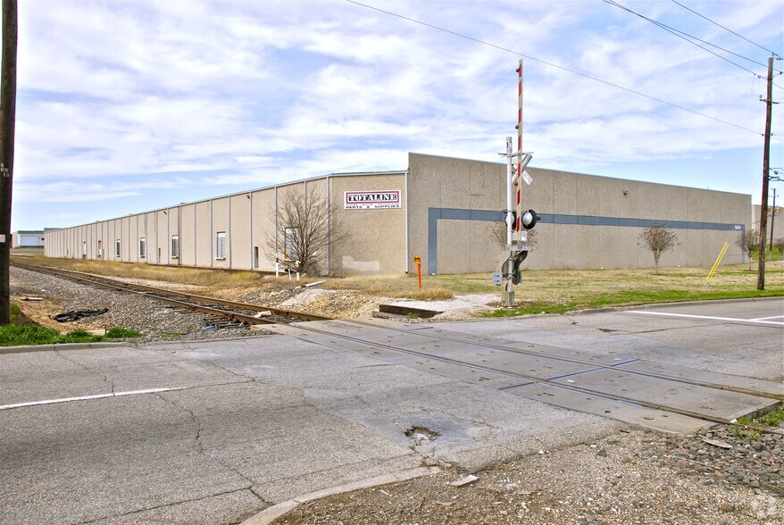 More Photos Of 5050 Investment Dr, Dallas Distribution For Lease