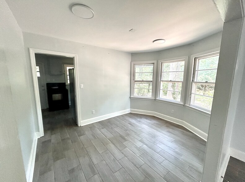More Photos Of 3021 Walkup Ave, Monroe Flex For Lease