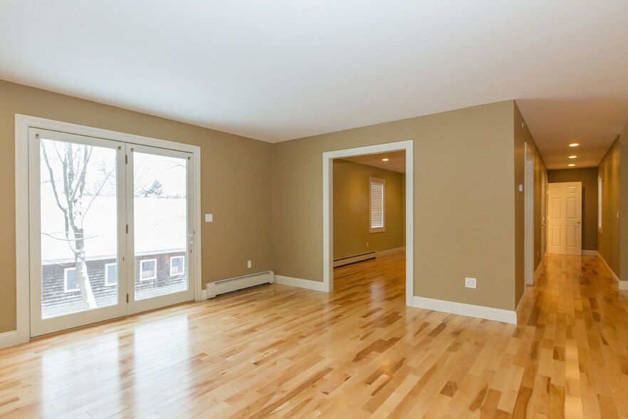 More Photos Of 72 Elm St, Camden Hospitality For Sale