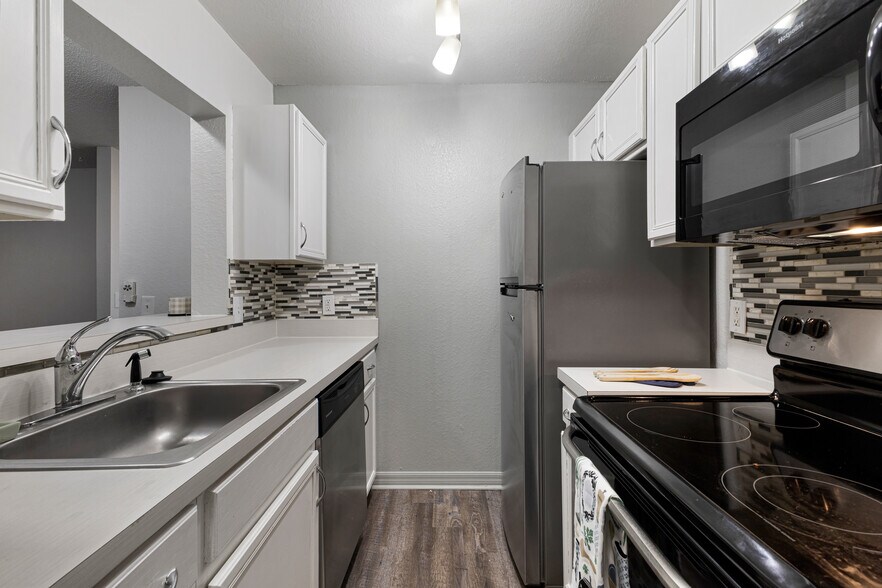More Photos Of 3726 Cleveland Heights Blvd, Lakeland Apartments For Sale