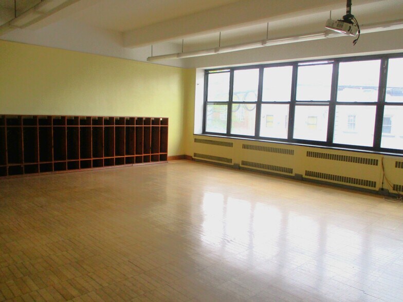 More Photos Of 237 Jerome St, Brooklyn Schools For Lease