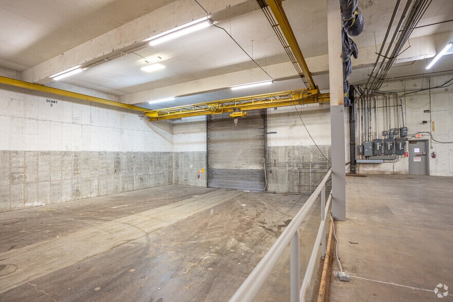 More Photos Of 1315 W 12th St, Kansas City Warehouse For Lease