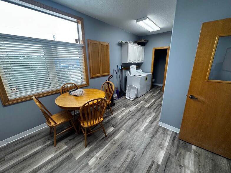 More Photos Of 5051 E University Ave, Pleasant Hill Freestanding For Sale