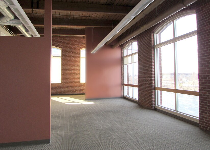 More Photos Of 354 Merrimack St, Lawrence Office For Lease