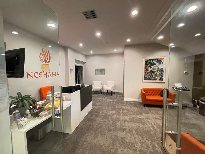 More Photos Of 920 SW 2nd Pl, Pompano Beach Showroom For Lease