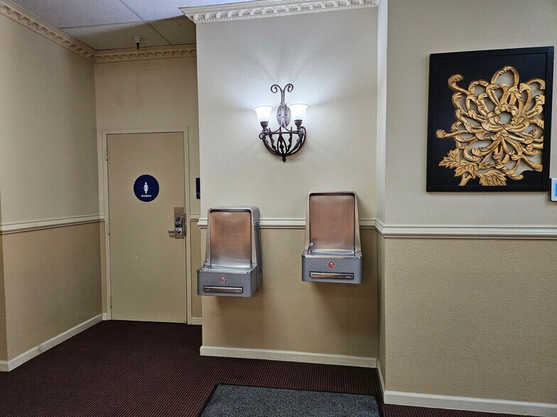 More Photos Of 1110 W Kettleman Ln, Lodi Unknown For Lease