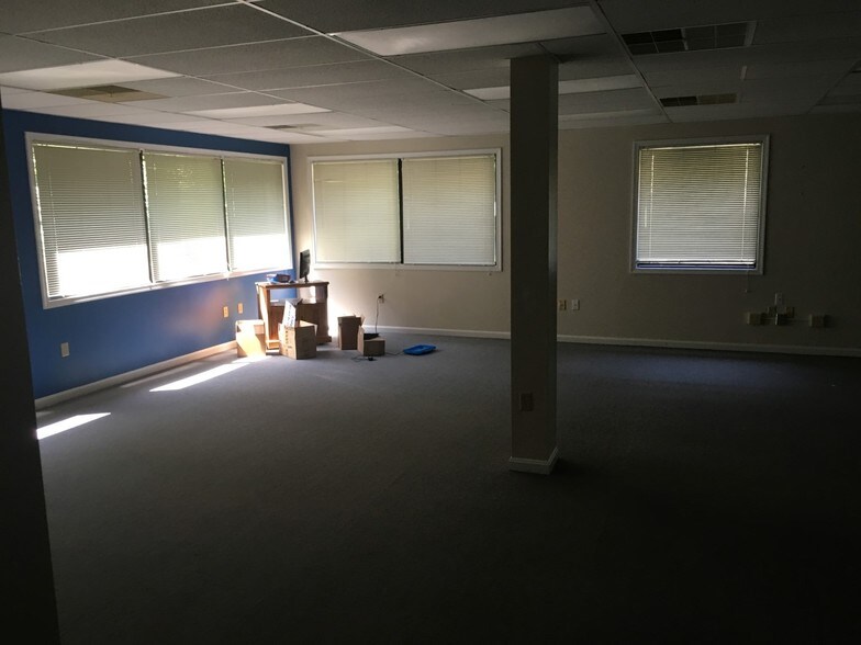 More Photos Of 838 Walker Sq, Dover Office For Sale
