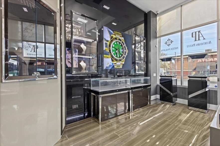 More Photos Of 256 Pharr Rd NE, Atlanta General Retail For Lease