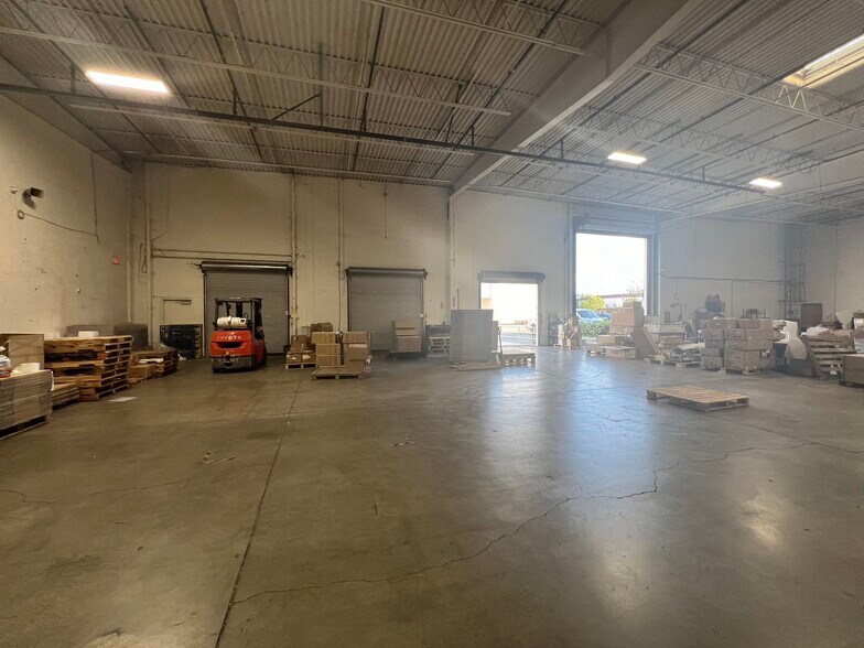 More Photos Of 15241-15277 Don Julian Rd, City of Industry Warehouse For Lease