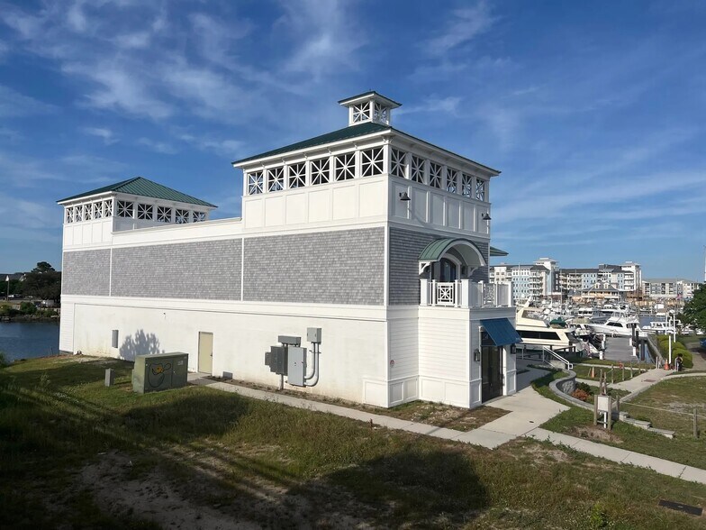 More Photos Of 8180 Shore Dr, Norfolk Marina For Sale