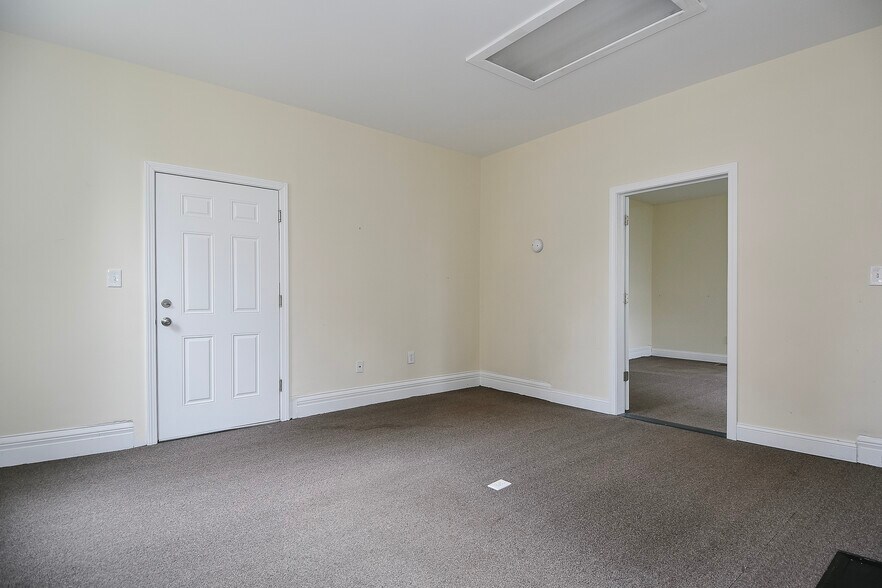 More Photos Of 93-97 Broad St, Middletown Office For Sale