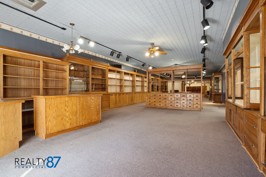 More Photos Of 107 S Franklin St, Manchester Storefront For Sale