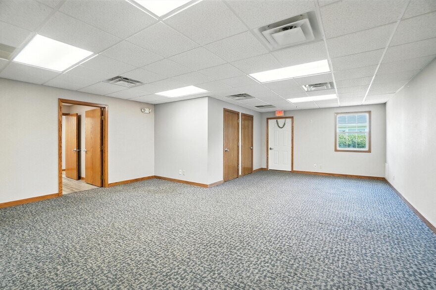More Photos Of 675-681 Hopewell Dr, Heath Medical For Lease
