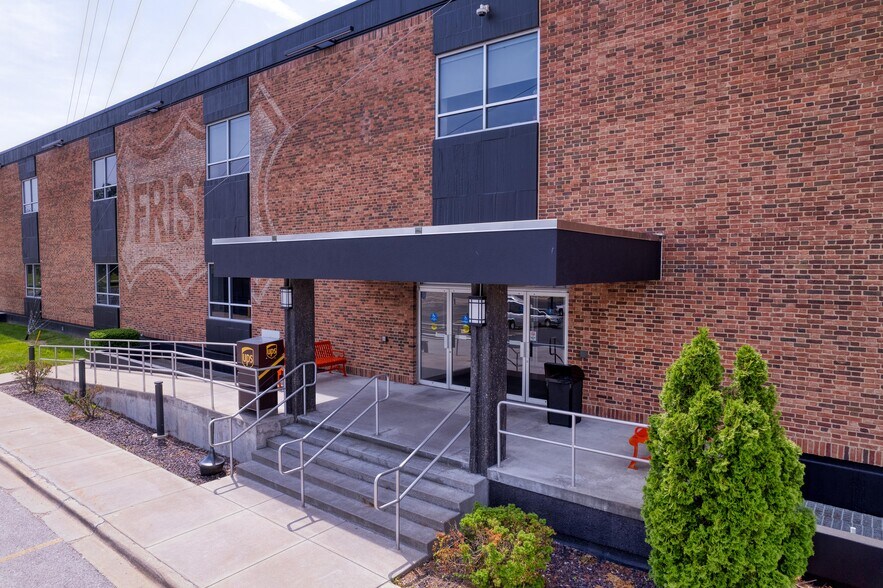 More Photos Of 3253 E Chestnut Expy, Springfield Office For Lease