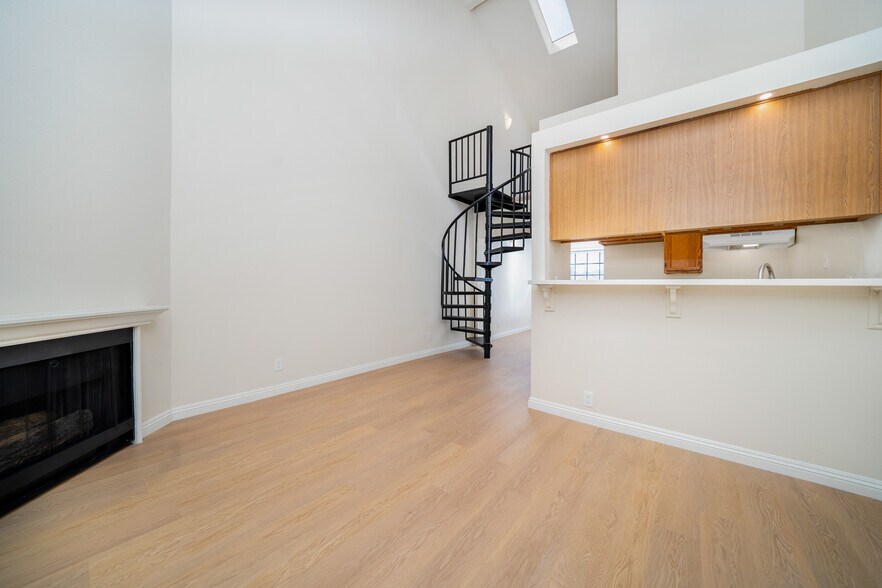 More Photos Of 4651 Cahuenga Blvd, North Hollywood Apartments For Sale