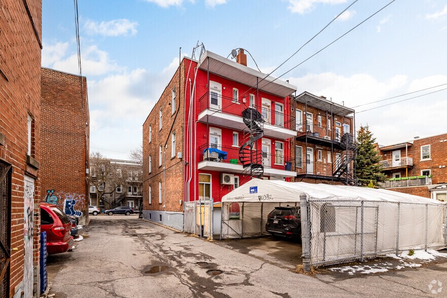 More Photos Of 2023-2031 Rue Dezery, Montréal Apartments For Sale