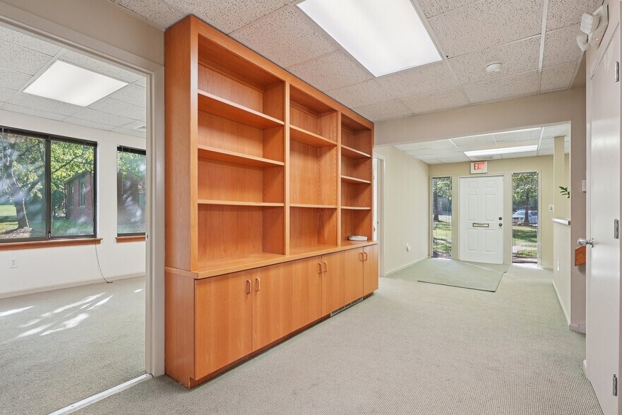 More Photos Of 176 Tamarack Cir, Skillman Office For Sale