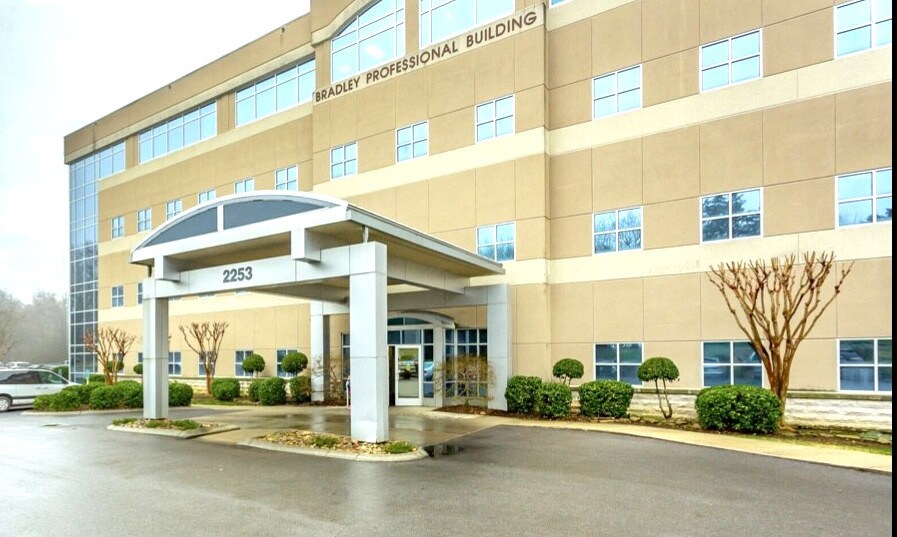 More Photos Of 2253 Chambliss Ave, Cleveland Medical For Lease