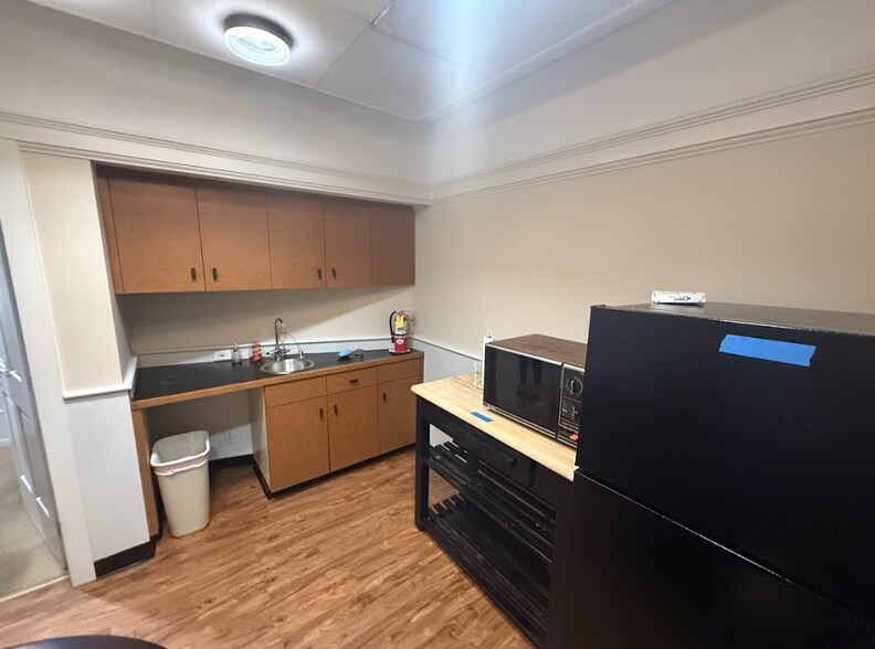 More Photos Of 7917 Ivanhoe Ave, La Jolla Office For Lease