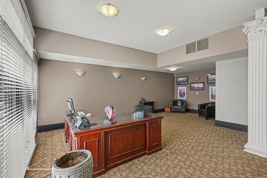 More Photos Of 110 Clarence St, Ottawa Office For Lease