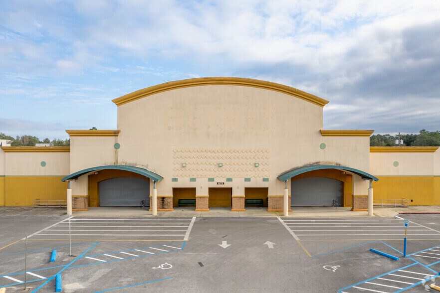 More Photos Of 6209 US-90, Milton Supermarket For Lease