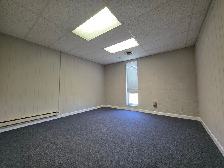 More Photos Of 404 St Andrews Dr, Greenville Office For Lease