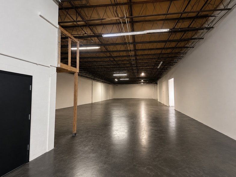 More Photos Of 6316 Anderson Rd, Tampa Industrial For Lease