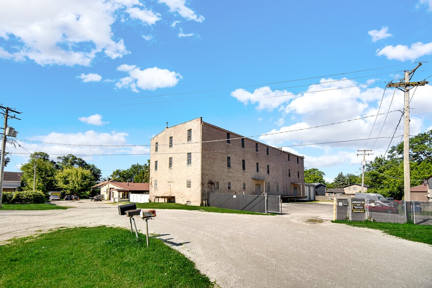 More Photos Of 15300 Greenwood Rd, South Holland Manufacturing For Sale