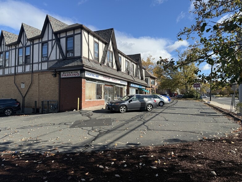More Photos Of 844-846 Farmington Ave, West Hartford Storefront Retail Office For Lease