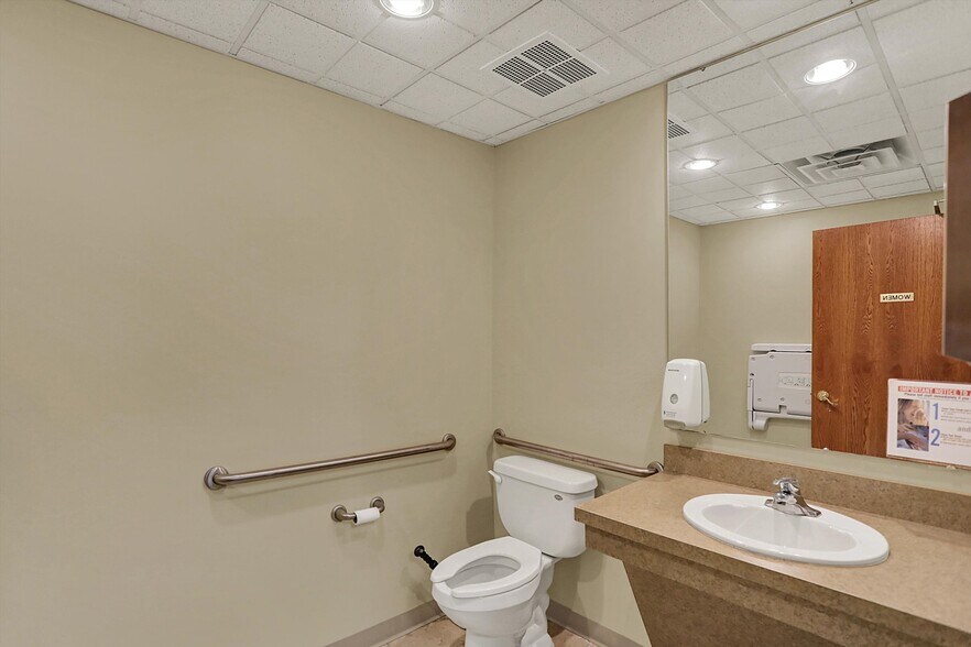 More Photos Of 711 W Gardner Dr, Marion Medical For Sale