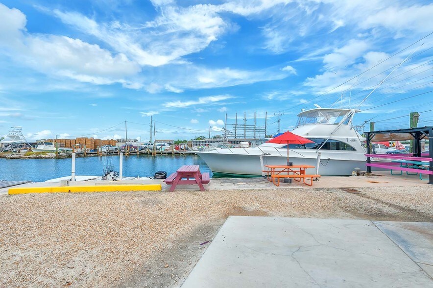 More Photos Of 1240 Overseas Hwy, Marathon Restaurant For Sale