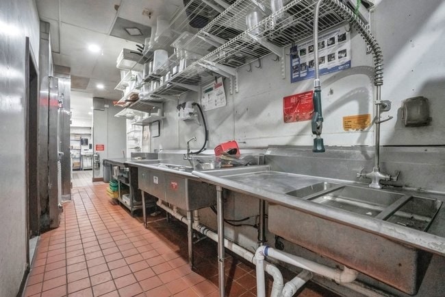 More Photos Of 7653 International Dr, Orlando Freestanding For Lease