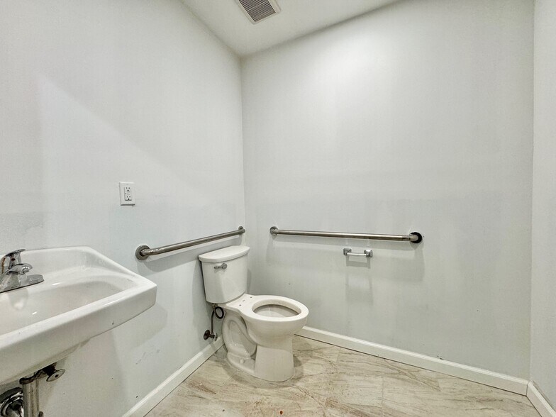 More Photos Of 2844 31st St, Astoria Storefront Retail Residential For Lease