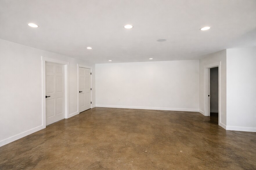 More Photos Of 328 Tellico St, Madisonville Office For Sale