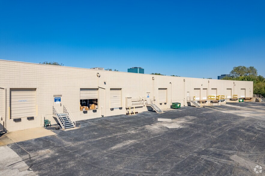 More Photos Of 8301 NW 101st Ter, Kansas City Flex For Lease