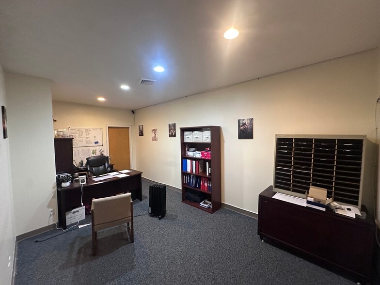 More Photos Of 2315 Stanley Ave, Dayton Light Distribution For Sale