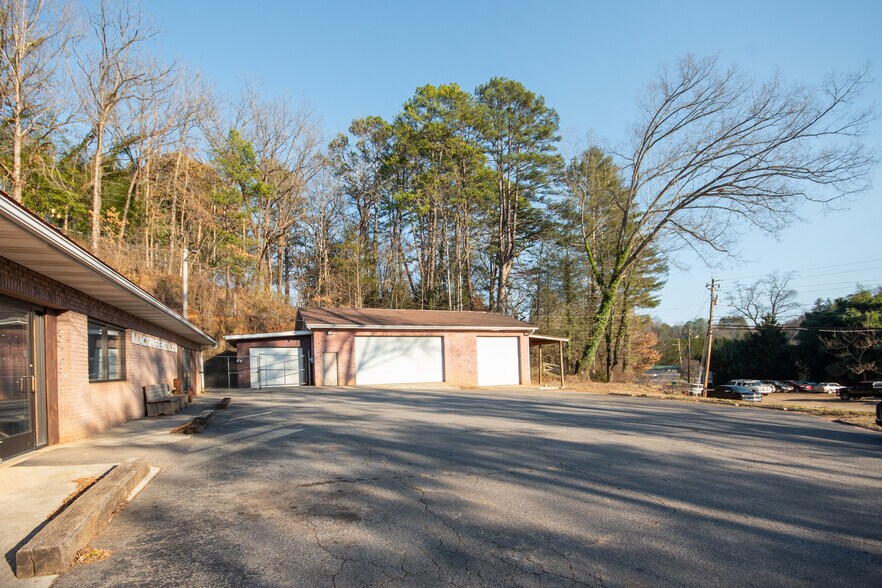 More Photos Of 535 W Main St, Franklin Specialty For Sale