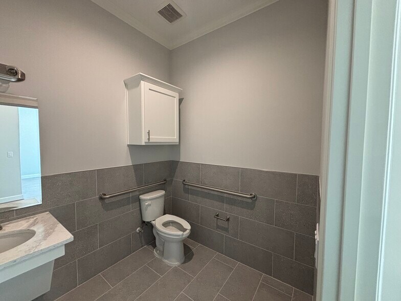 More Photos Of 1630 W Prosper Trl, Prosper Medical For Lease