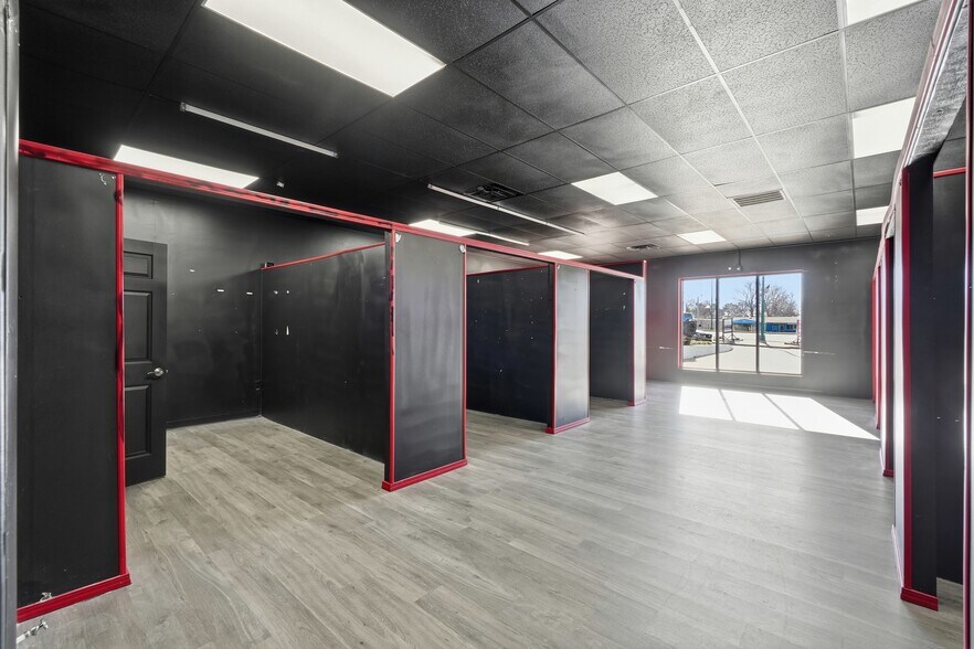 More Photos Of 1223 US-412, Siloam Springs Storefront For Lease