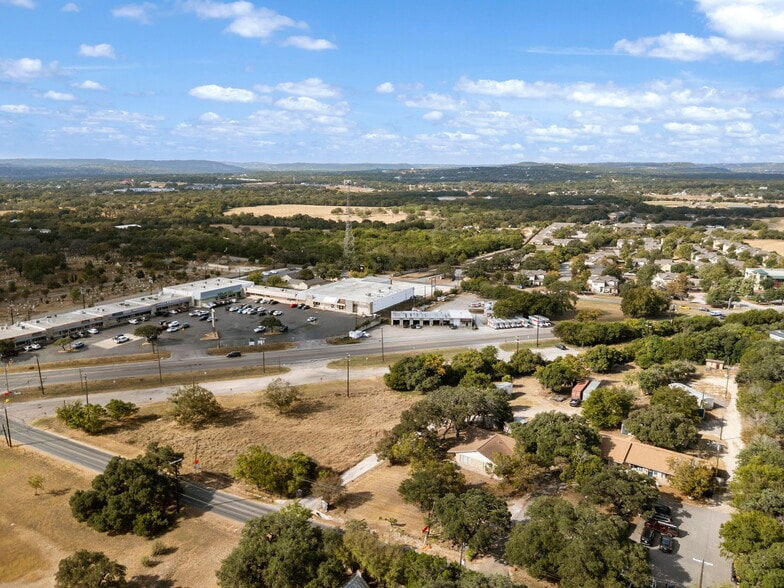 More Photos Of 930 N School St, Boerne Office For Sale