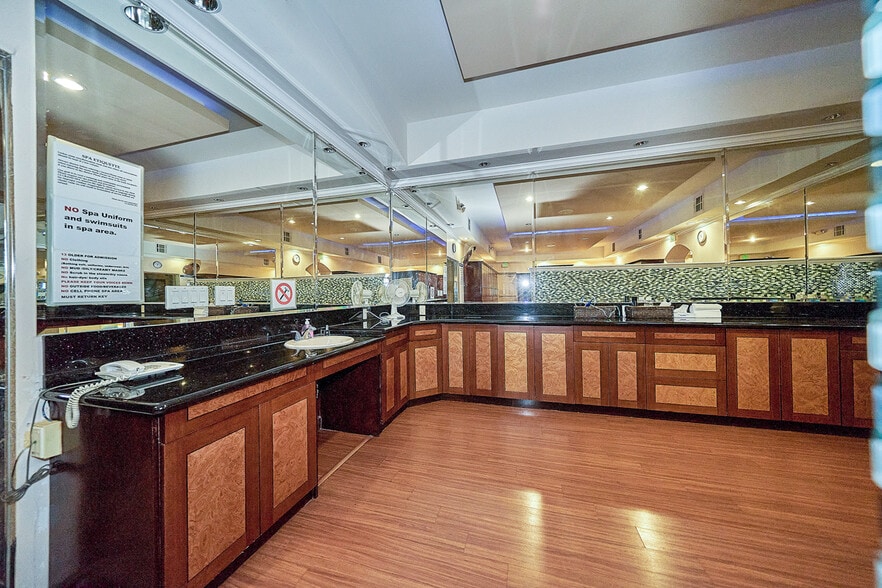 More Photos Of 10211 Balboa Blvd, Northridge Health Club For Sale
