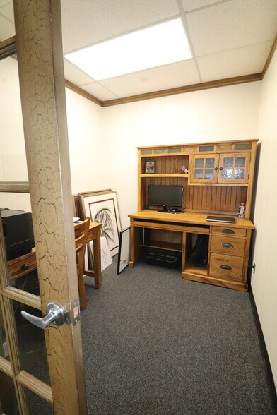 More Photos Of 2912 Lakeside Dr, Oklahoma City Office For Sale