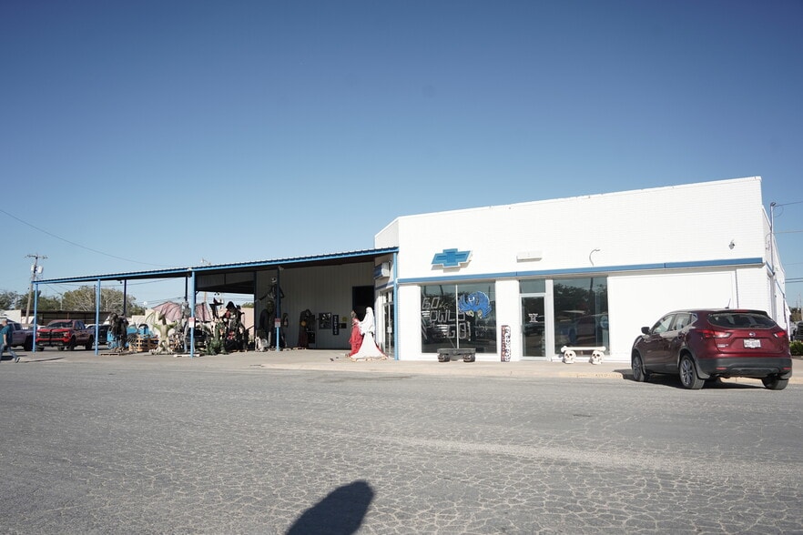 More Photos Of 300 N Main Ave, Big Lake Auto Dealership For Sale