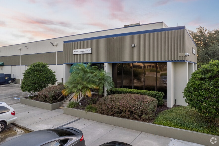 More Photos Of 7300-7356 Greenbriar Pky, Orlando Unknown For Lease