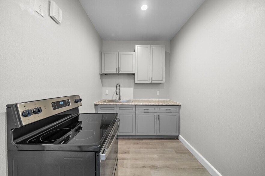 More Photos Of 614 35th St, Galveston Apartments For Sale